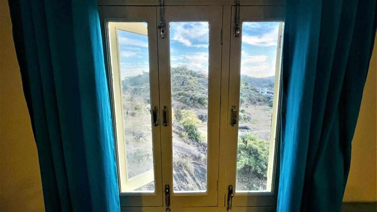 Shikhar Bunglow - A Stunning Valley View Bungalow In Mount Abu Bed & Breakfast Dış mekan fotoğraf