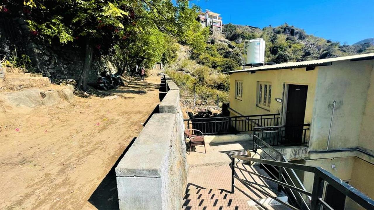 Shikhar Bunglow - A Stunning Valley View Bungalow In Mount Abu Bed & Breakfast Dış mekan fotoğraf